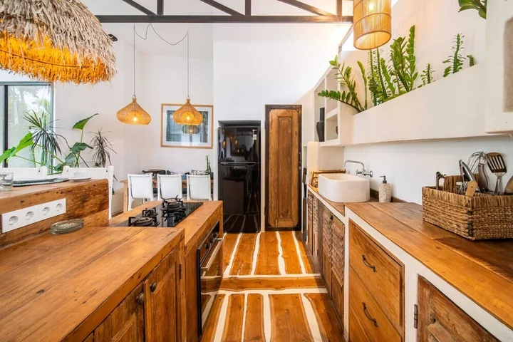 Керобокан: Tropical Design, Private Villa Complex, 6 BR, Umalas With Staff
