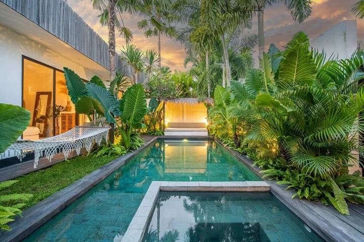 Керобокан: Tropical Design, Private Villa Complex, 6 BR, Umalas With Staff