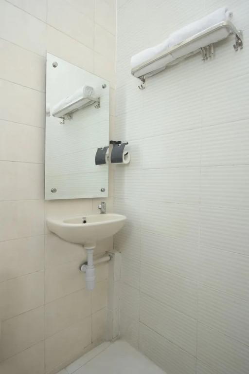 Депок: OYO 827 Pondok Shabrina Family Homestay