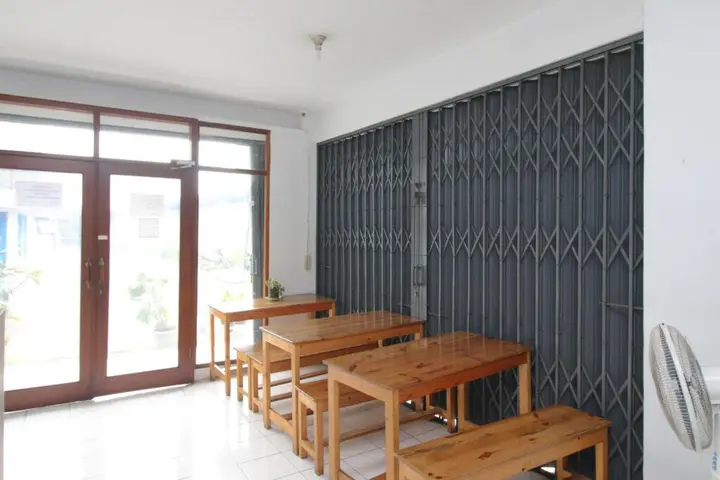 Тангеранг: Hotel Mama Syariah at Ruko Kutajaya