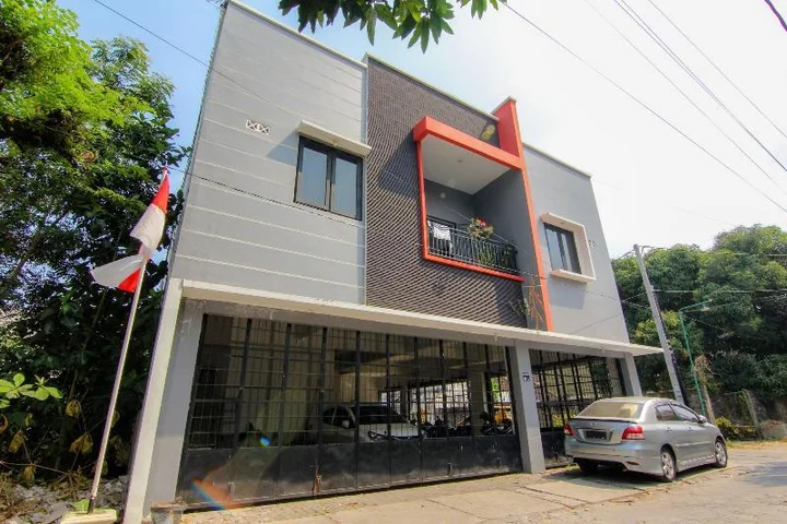 Депок: JJ House Wahid Hasyim