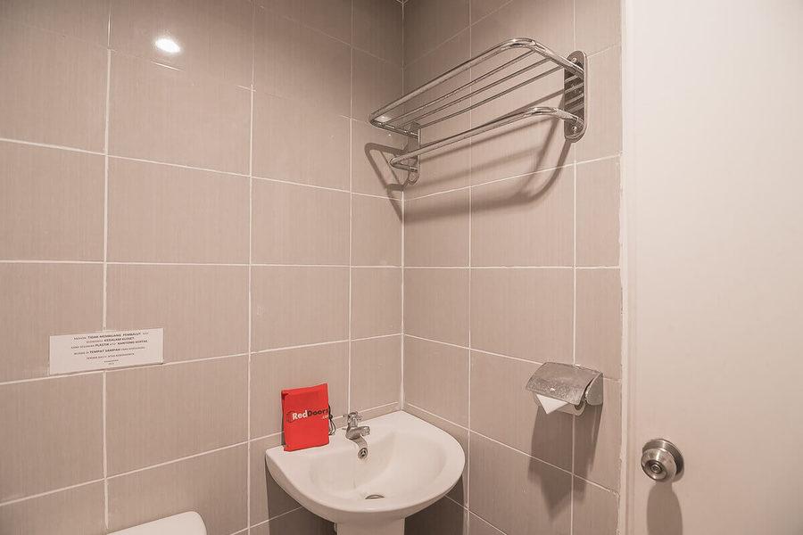 Семаранг: RedDoorz Plus near Undip Pleburan