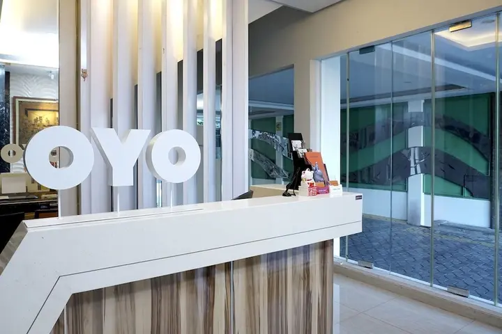 Депок: OYO 825 Grand Omah Sastro