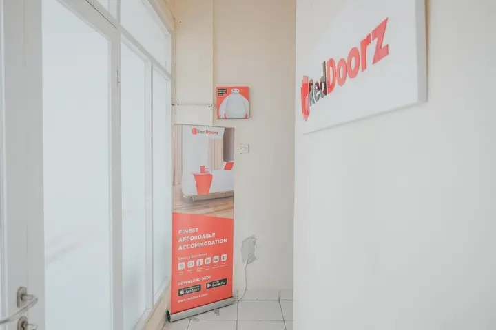 Тангеранг: RedDoorz near CBD Ciledug