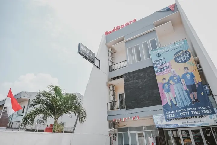 Тангеранг: RedDoorz near CBD Ciledug