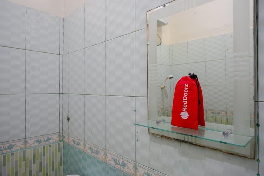 Палу: RedDoorz Plus @ Alam Raya Hotel