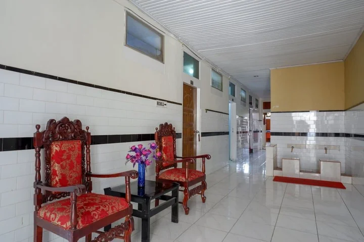 Палу: RedDoorz Plus @ Alam Raya Hotel