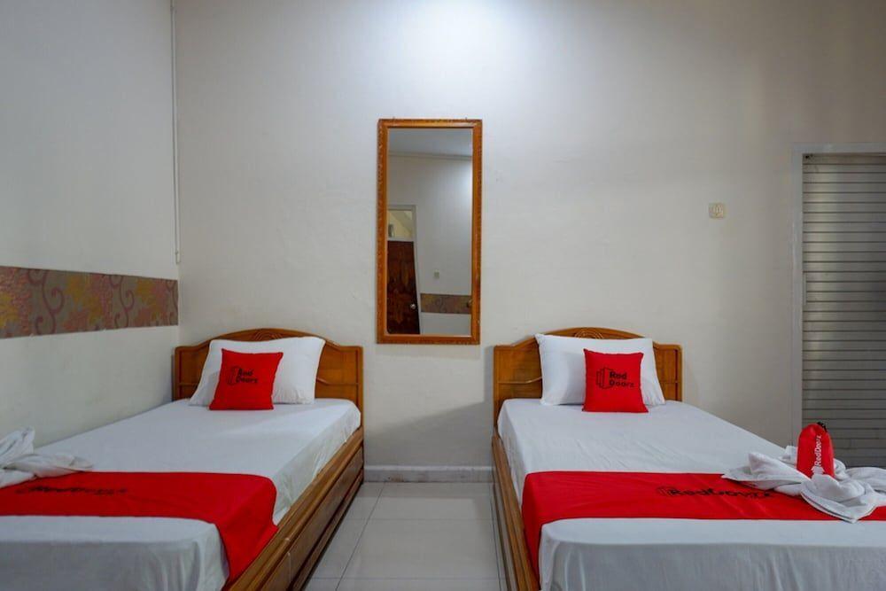 Палу: RedDoorz Plus @ Alam Raya Hotel
