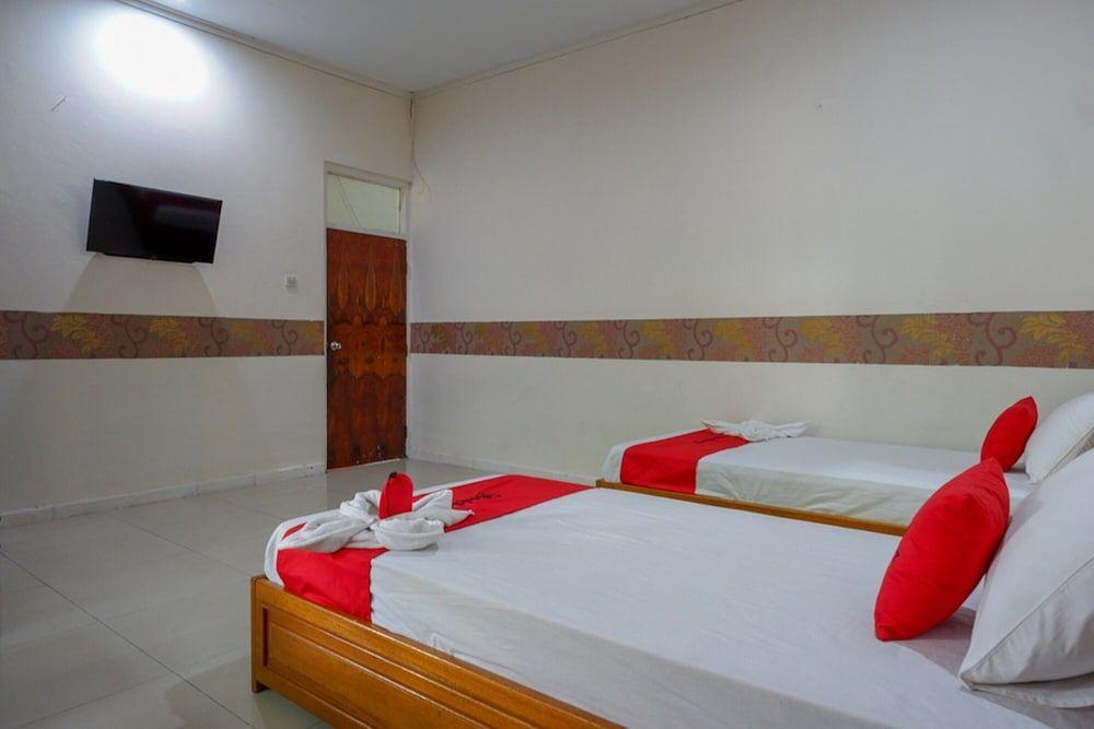 Палу: RedDoorz Plus @ Alam Raya Hotel