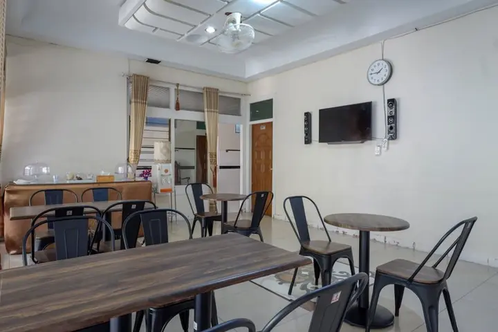 Палу: RedDoorz Plus @ Alam Raya Hotel