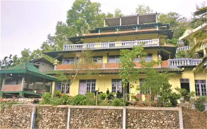 Батуретно: Greenhouse at Pantai Kukup