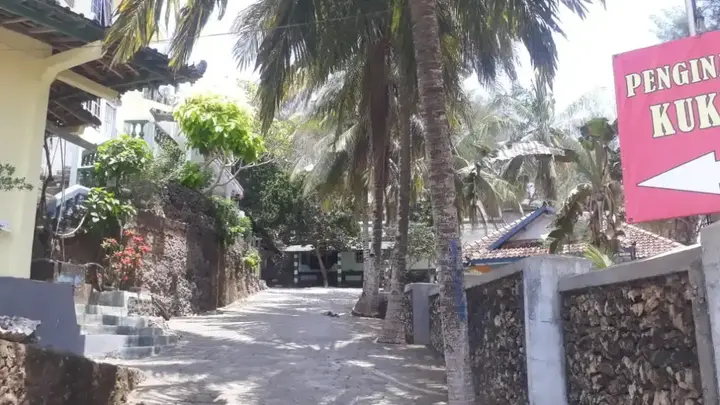 Батуретно: Greenhouse at Pantai Kukup