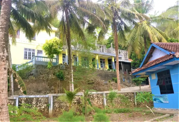 Батуретно: Greenhouse at Pantai Kukup