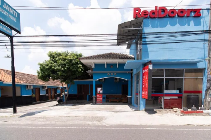 Батуретно: RedDoorz @ Raya Janti Yogyakarta