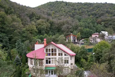 Частный дом Аметис в живописных горах Красной Поляны — фото 1