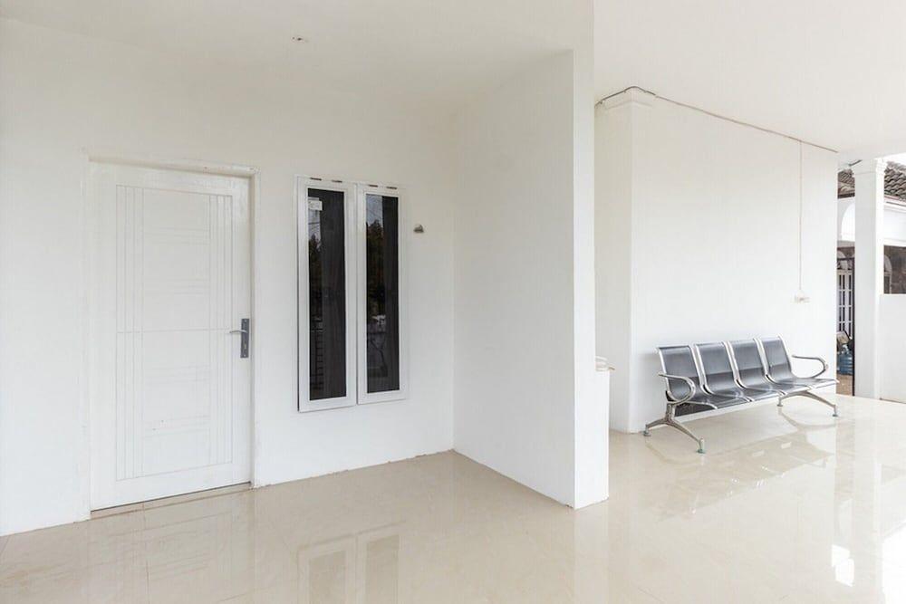 Медан: RedDoorz @ Medan Johor