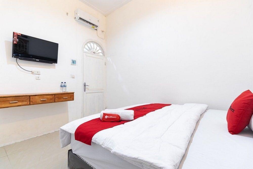 RedDoorz @ Medan Johor — фото 5