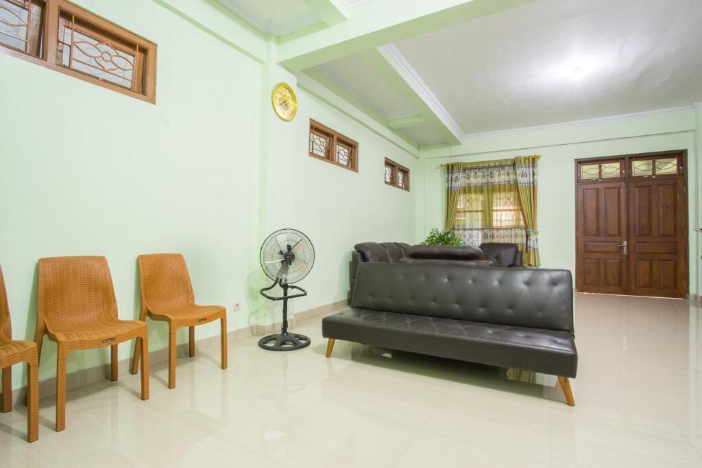 Батуретно: OYO 1419 Rhona Guest House Syariah