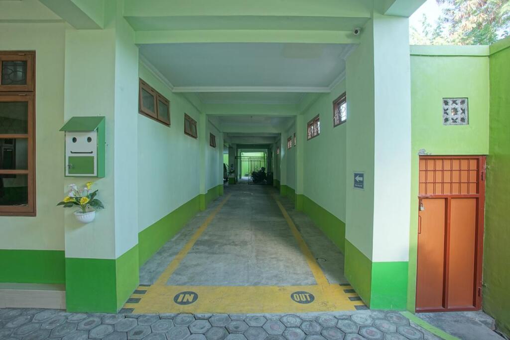 Батуретно: OYO 1419 Rhona Guest House Syariah