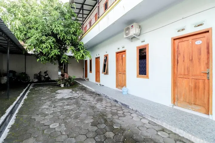 Батуретно: Wisma Lee A Lee