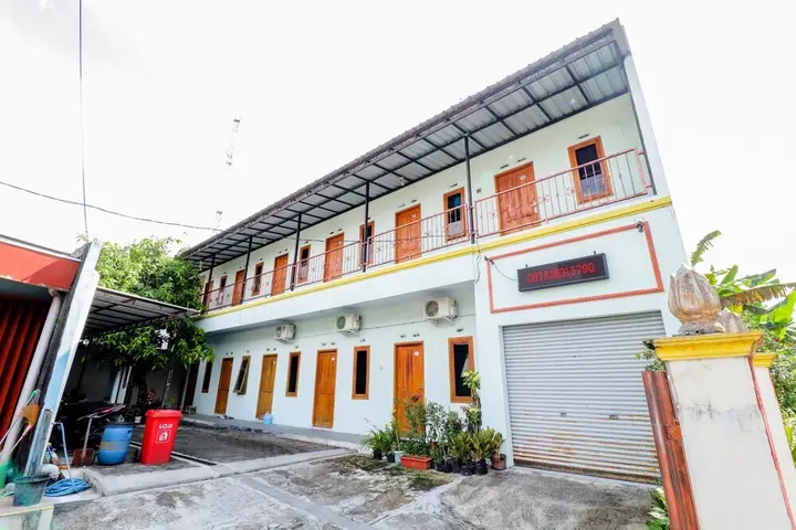Батуретно: Wisma Lee A Lee