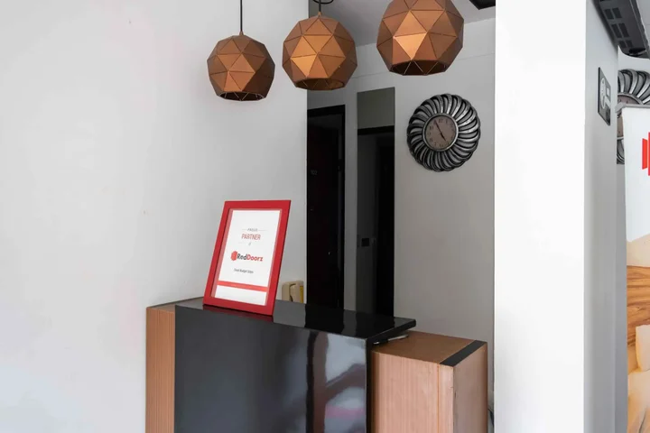 Legok: RedDoorz Plus near ICE BSD 2