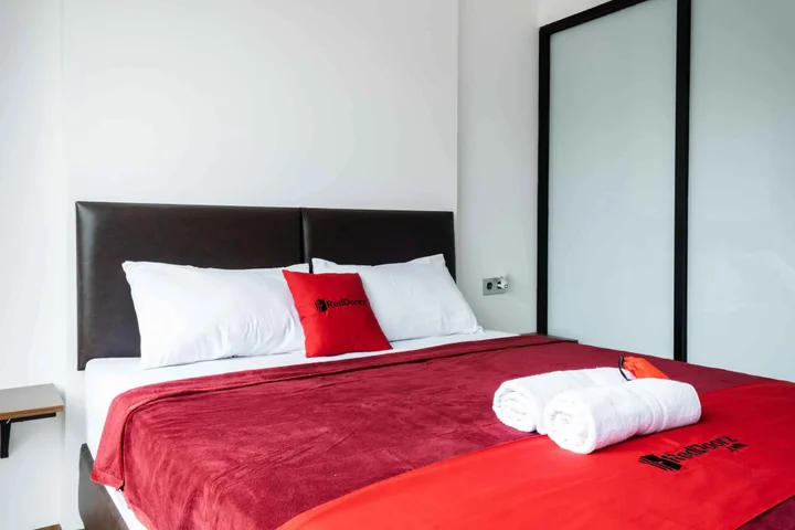 Legok: RedDoorz Plus near ICE BSD 2