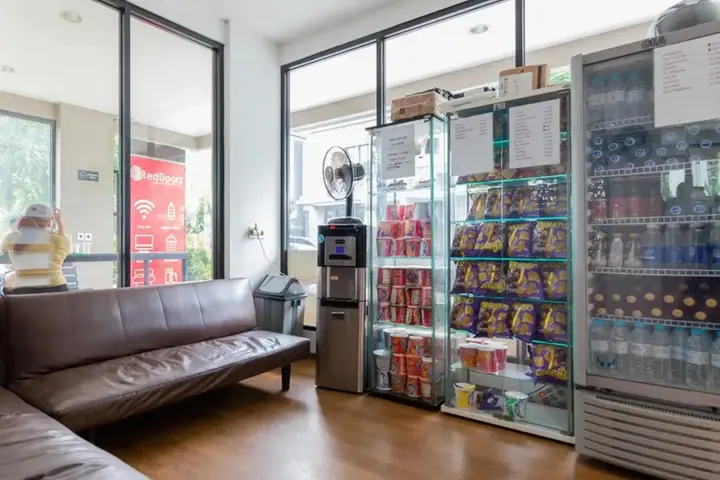 Legok: RedDoorz Plus near ICE BSD 2