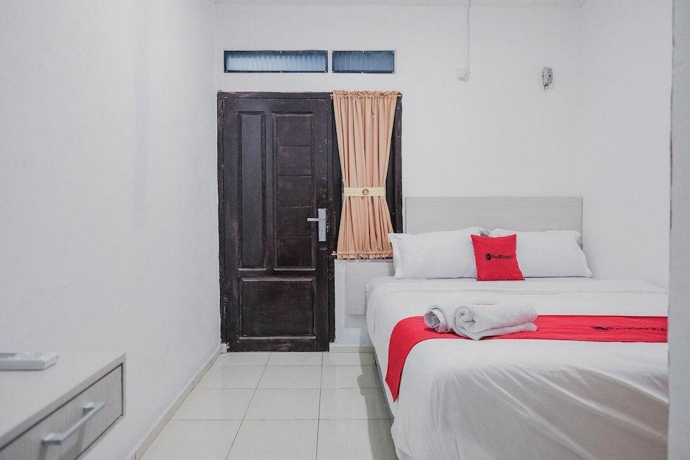 RedDoorz near Jalan Soeprapto Bengkulu — фото 3