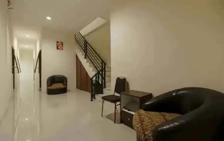 Медан: RedDoorz near RS Adam Malik Medan 2