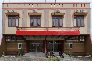 Медан: RedDoorz near RS Adam Malik Medan 2