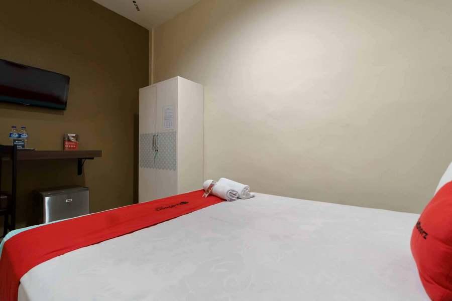 Медан: RedDoorz near RS Adam Malik Medan 2