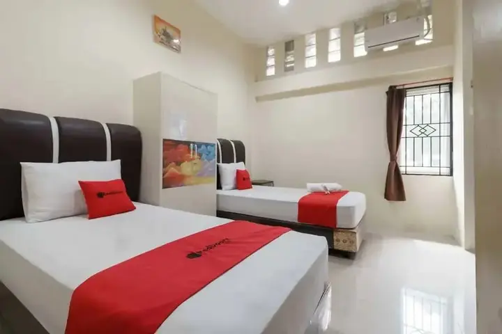Медан: RedDoorz near RS Adam Malik Medan 2