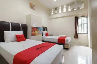 Медан: RedDoorz near RS Adam Malik Medan 2