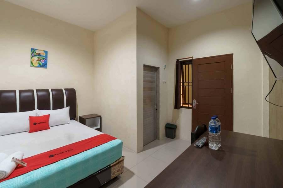 Медан: RedDoorz near RS Adam Malik Medan 2