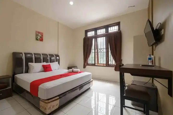 Медан: RedDoorz near RS Adam Malik Medan 2