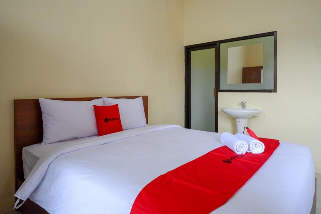 Суракарта: RedDoorz near Graha Saba Buana Solo