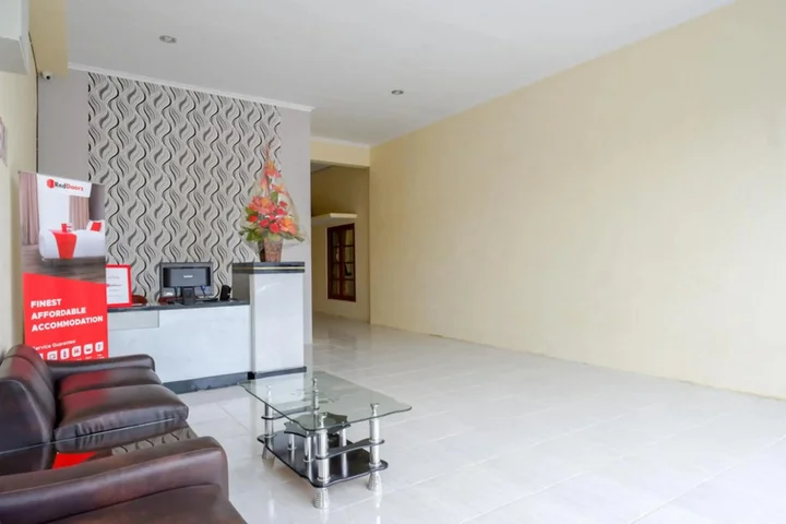 Суракарта: RedDoorz near Graha Saba Buana Solo