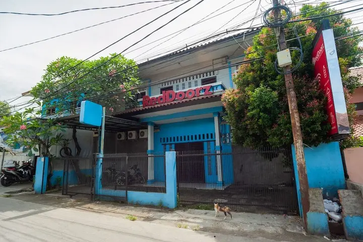 Депок: RedDoorz Syariah near Margonda Raya