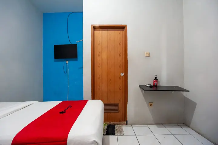 Депок: RedDoorz Syariah near Margonda Raya