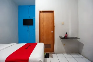 Депок: RedDoorz Syariah near Margonda Raya