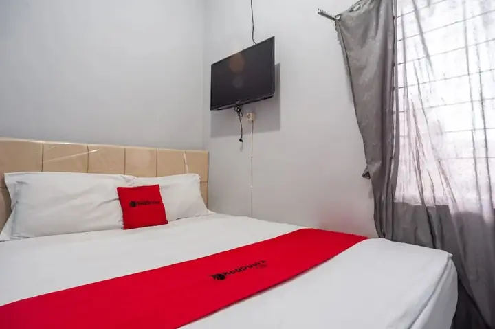Депок: RedDoorz Syariah near Margonda Raya