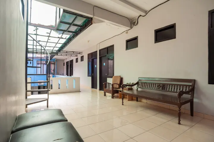 Депок: RedDoorz Syariah near Margonda Raya