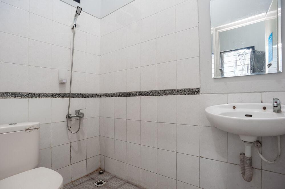 Депок: RedDoorz Syariah near Margonda Raya