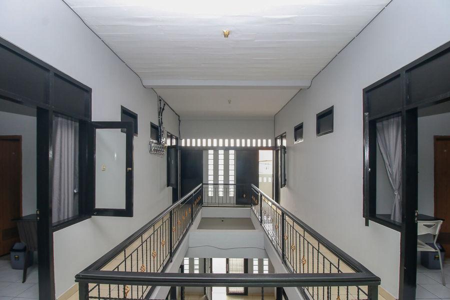 Депок: RedDoorz Syariah near Margonda Raya