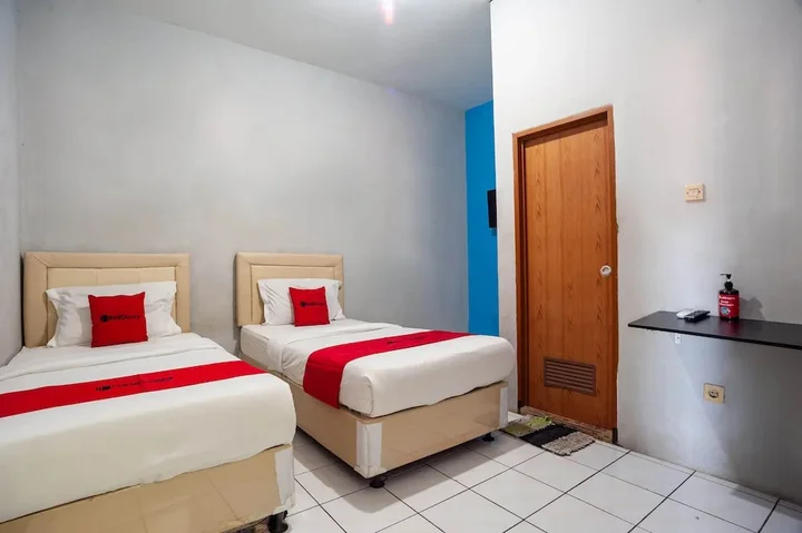 Депок: RedDoorz Syariah near Margonda Raya