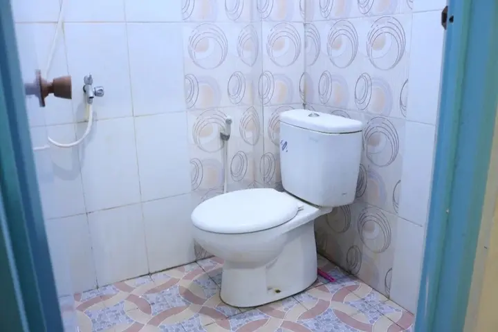 Сурабая: OYO 90842 Graha Matahari Syariah