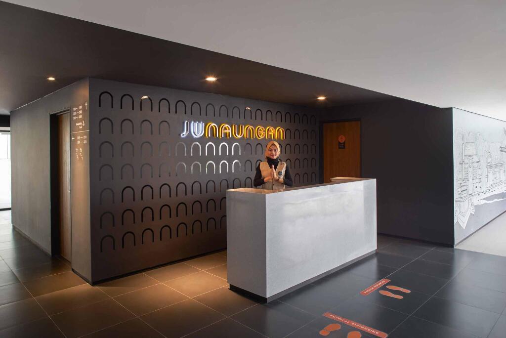 Суракарта: Jw Naungan Coliving