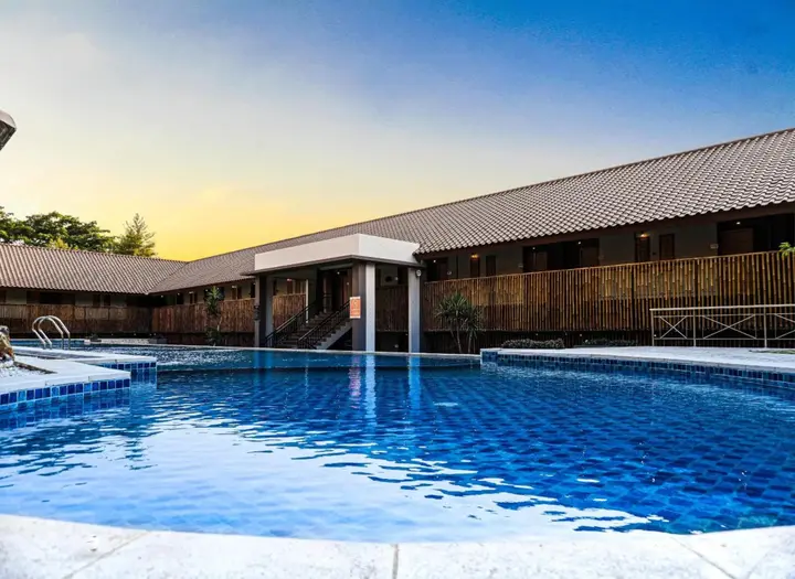Караванг: Jatiluhur Valley Resort