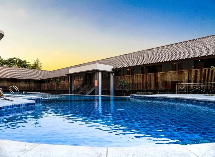 Караванг: Jatiluhur Valley Resort